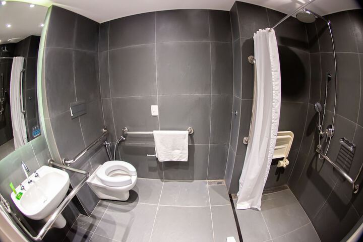 Room 36 of 102