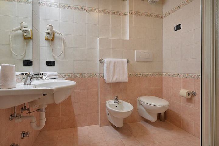 Room 70 of 155