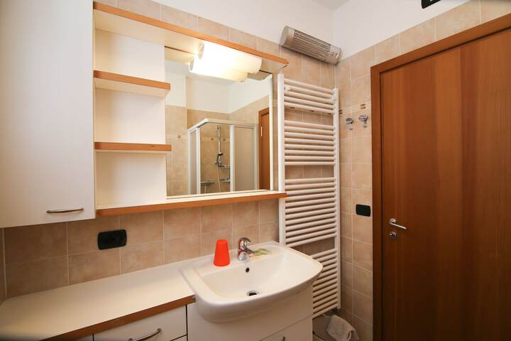 Room 27 of 36
