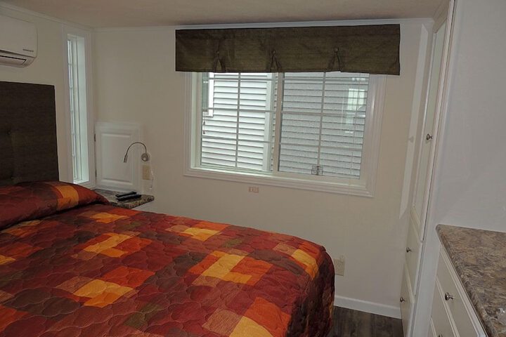 Room 43 of 338