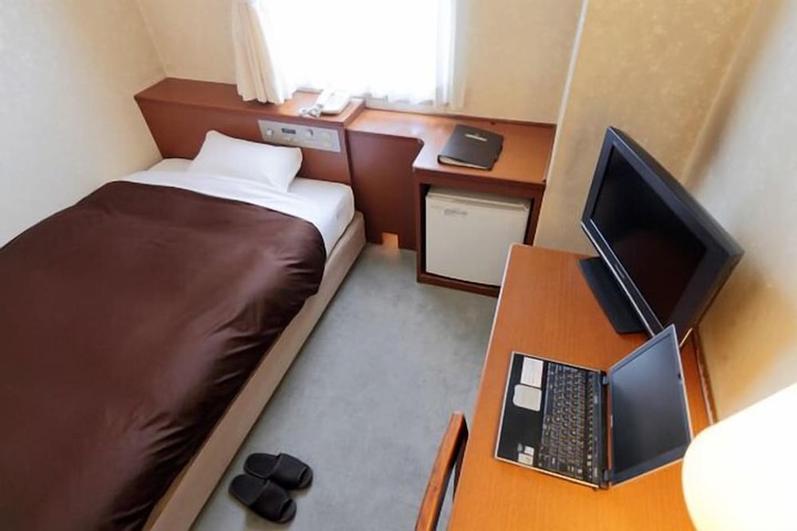 Room 2 of 43