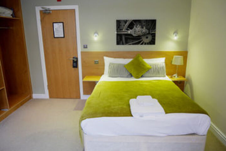 Room 13 of 32