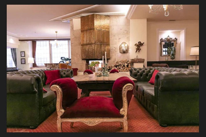Entrance & Lobby