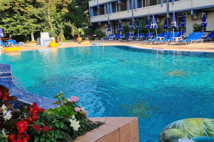 Pool 62 of 113