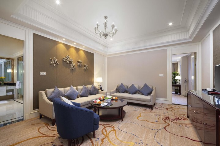 Room 15 of 74