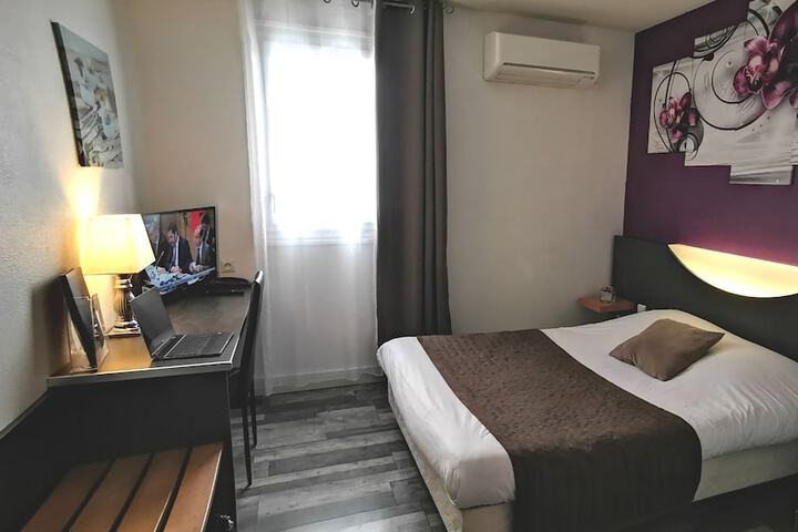 Room 13 of 37