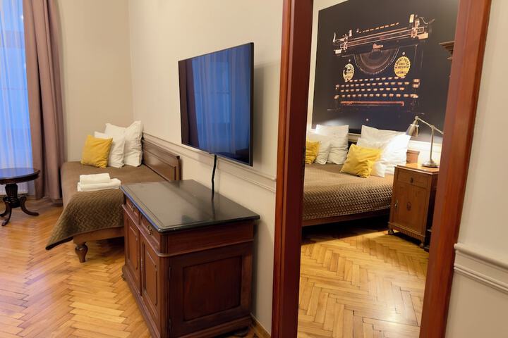 Room 15 of 121