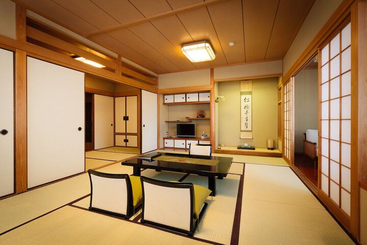 Room 16 of 44