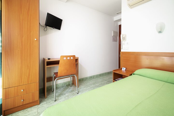 Room 14 of 35