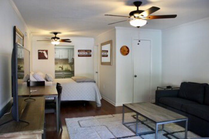Excellent Location on Campus Studio Sleeps 4 in Tallahassee, FL