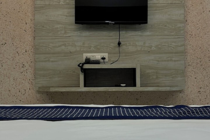 Room 4 of 7