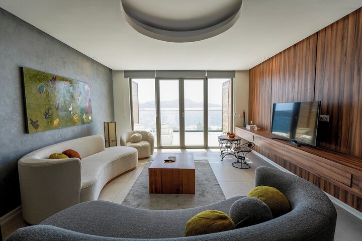 Room 52 of 180