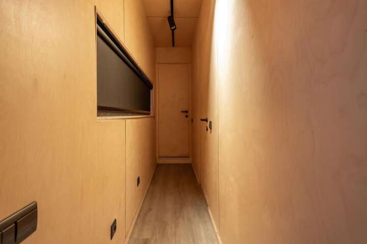 Room 9 of 34