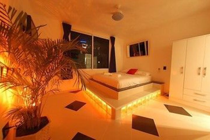 Room 10 of 27