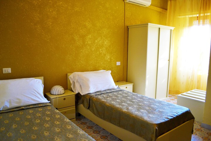 Room 5 of 48