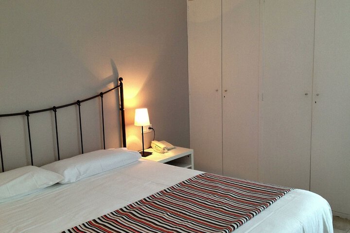 Room 18 of 104