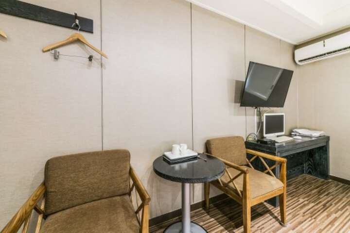 Room 20 of 39