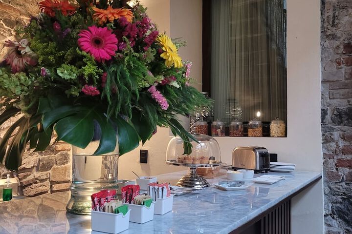 Breakfast/Coffee Service 104 of 135