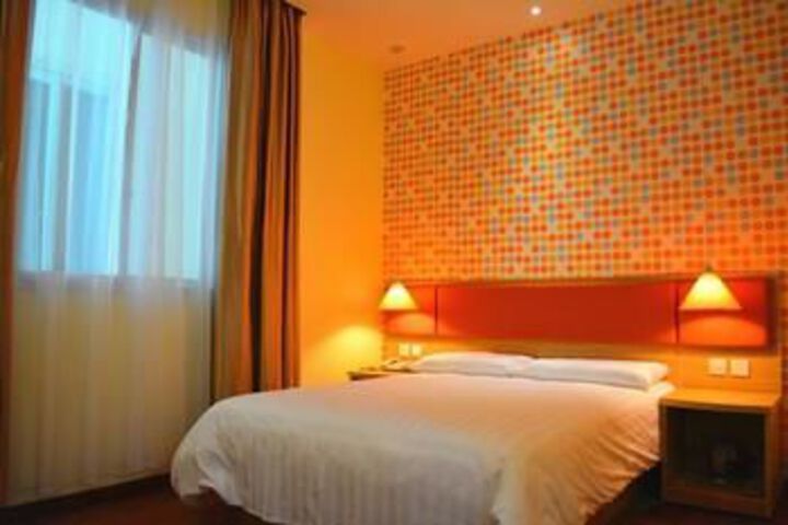 Room 2 of 18