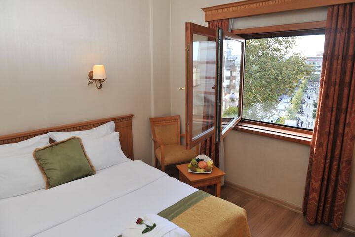 Room 10 of 64