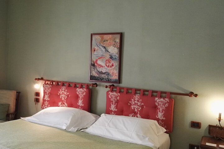 Room 2 of 81