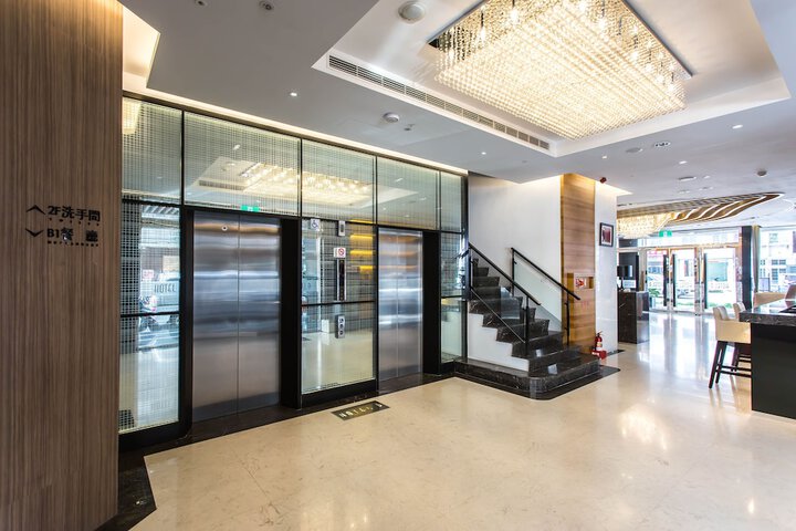 Hotel D