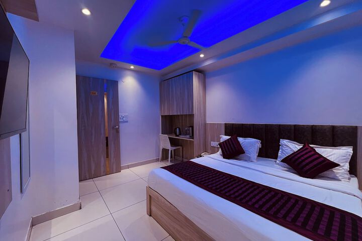 Room 6 of 11