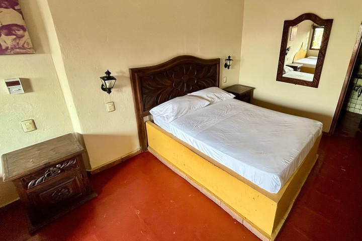 Room 7 of 19