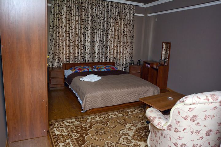 Room 17 of 18