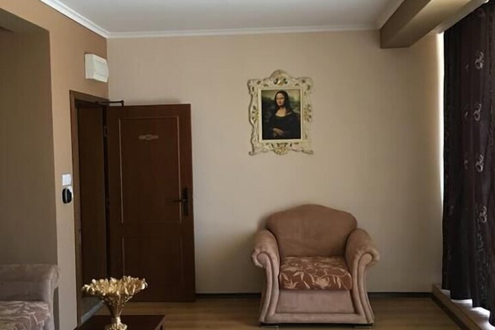 Room 17 of 34