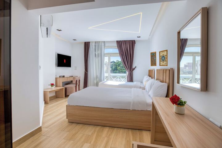 Room 15 of 32