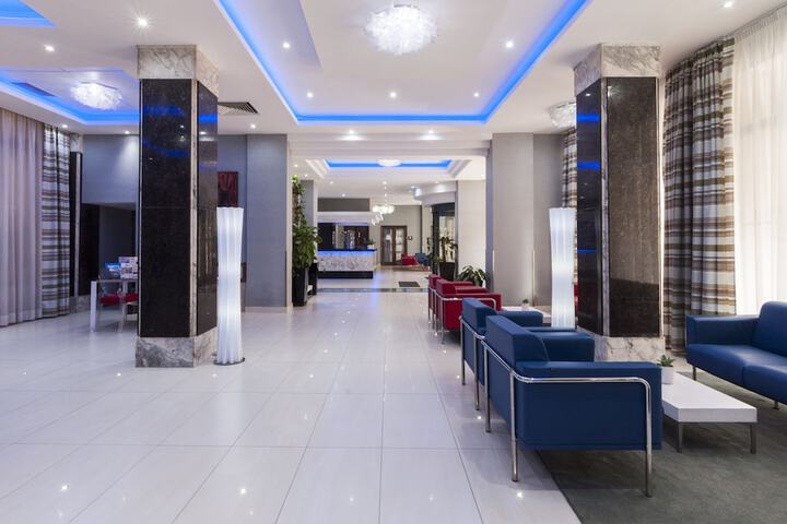 Entrance & Lobby