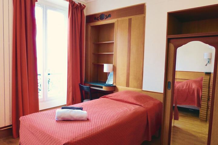 Room 29 of 48