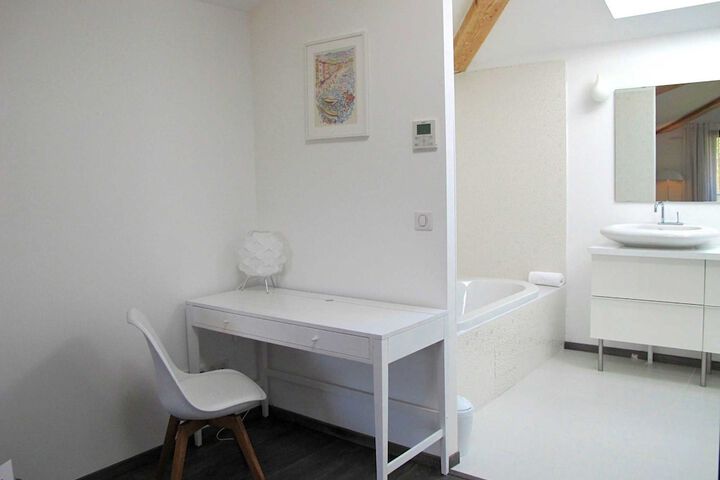 Room 46 of 115