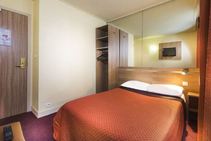 Room 15 of 62