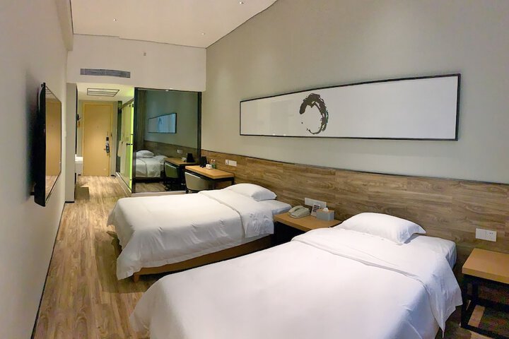 Room 10 of 26