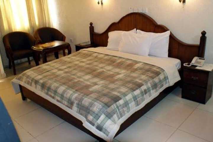 Room 5 of 16
