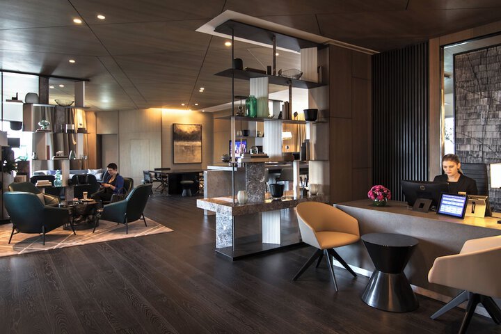 Lounge 137 of 170