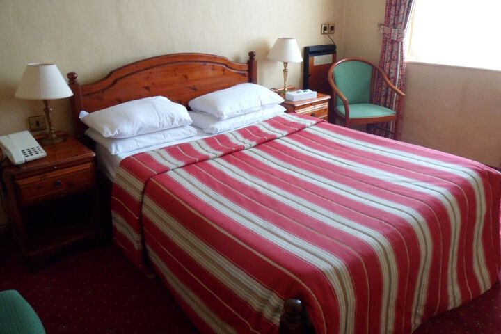 Room 32 of 79