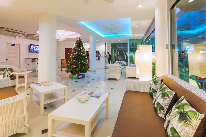 Entrance & Lobby