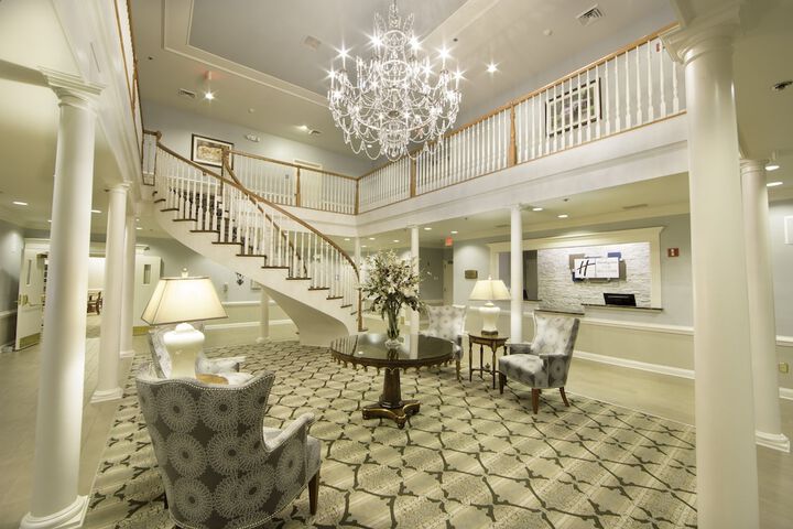 Lobby lounge