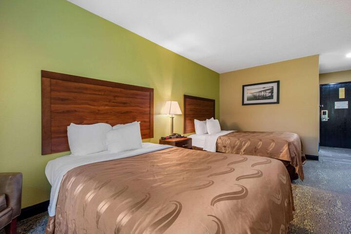 2 Double Beds (3 of 8)