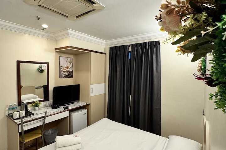 Room 42 of 82