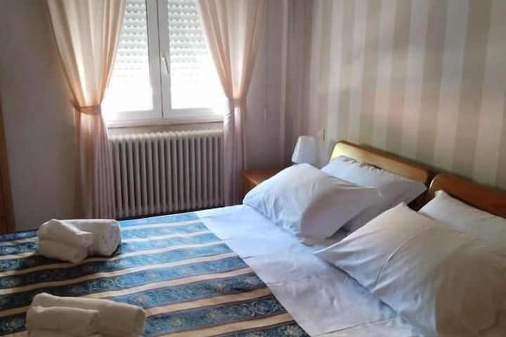 Room 28 of 73