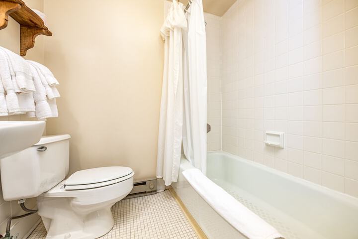 Cedar Creek Guest Room Double Bed (31 of 43)
