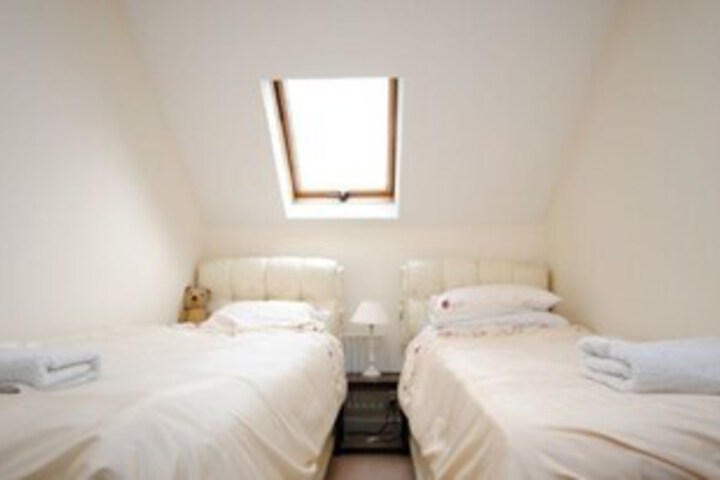 Room 10 of 30
