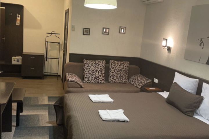 Room 18 of 18