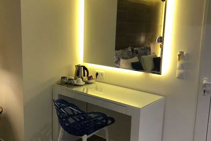 Room 3 of 50