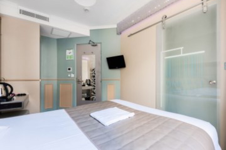 Room 6 of 60