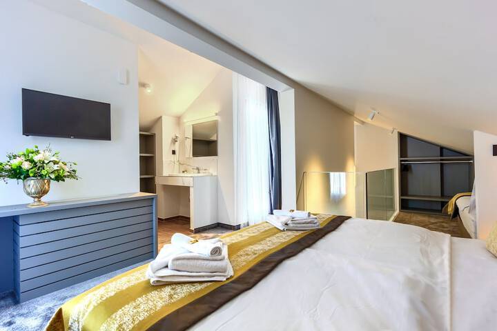 Room 42 of 114